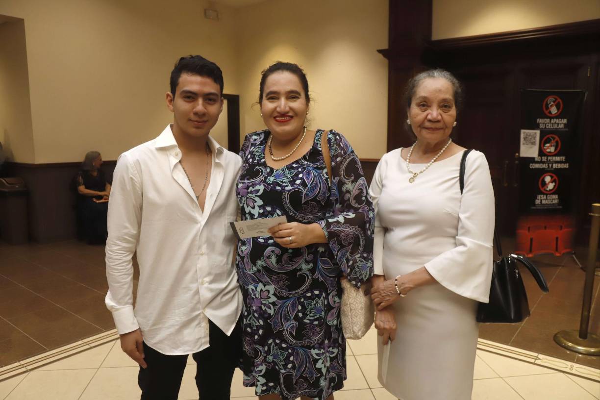 Eduardo García, Elena y Alba Castro