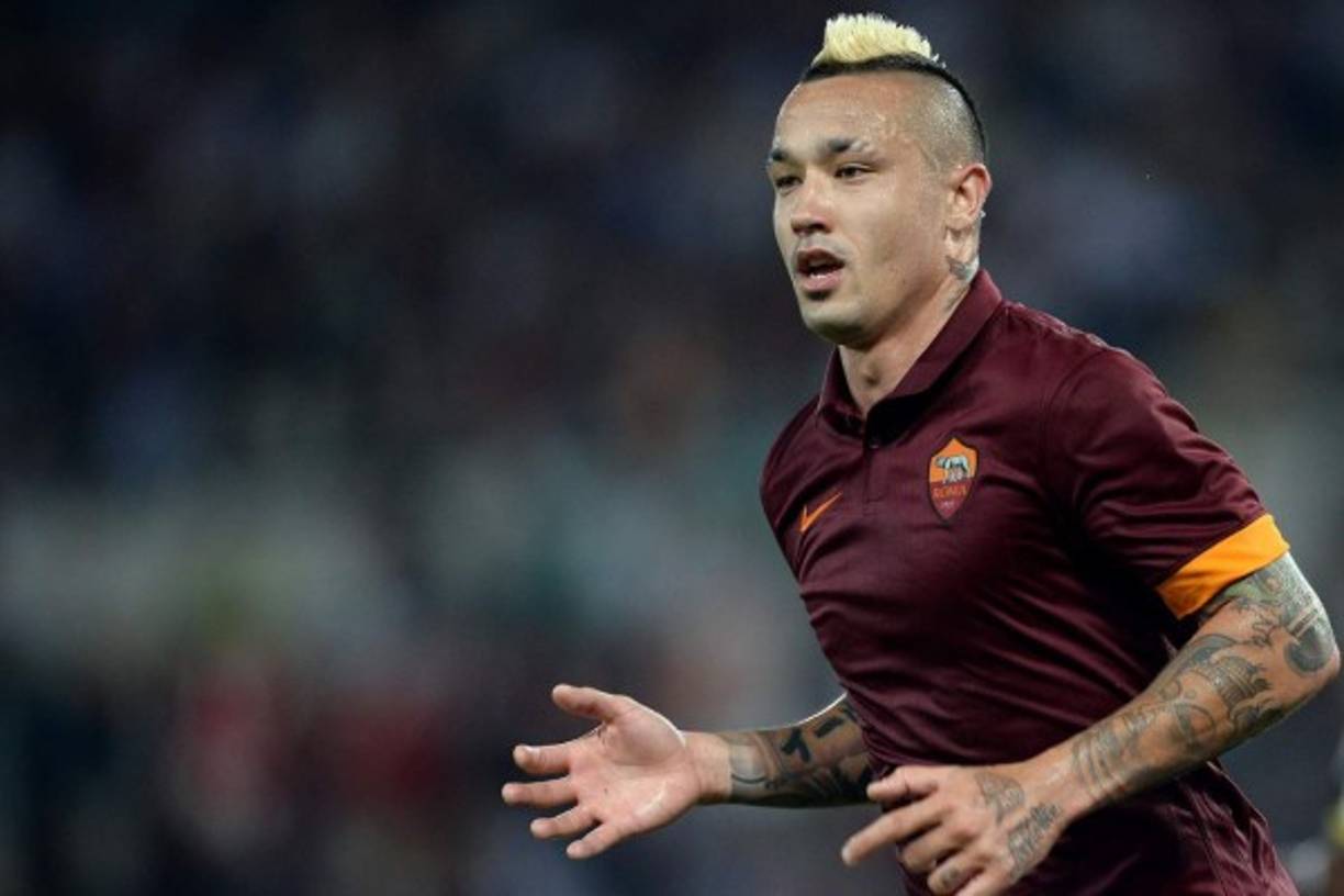 El Inter de Milan ha puesto por encima de todo su mirada en el centrocampista de la Roma, Radja Nainggolan. Según explica 'Tuttosport', el director del equipo milanés, Piero Ausilio, lleva bastante tiempo detrás del futbolista belga. Los italianos tienen presente que se trata de un fichaje muy complicado y, en caso de efectuarse, podría suponer la venta de algunos jugadores 'neroazzurros' como Marcelo Brozovic o Éver Banega.