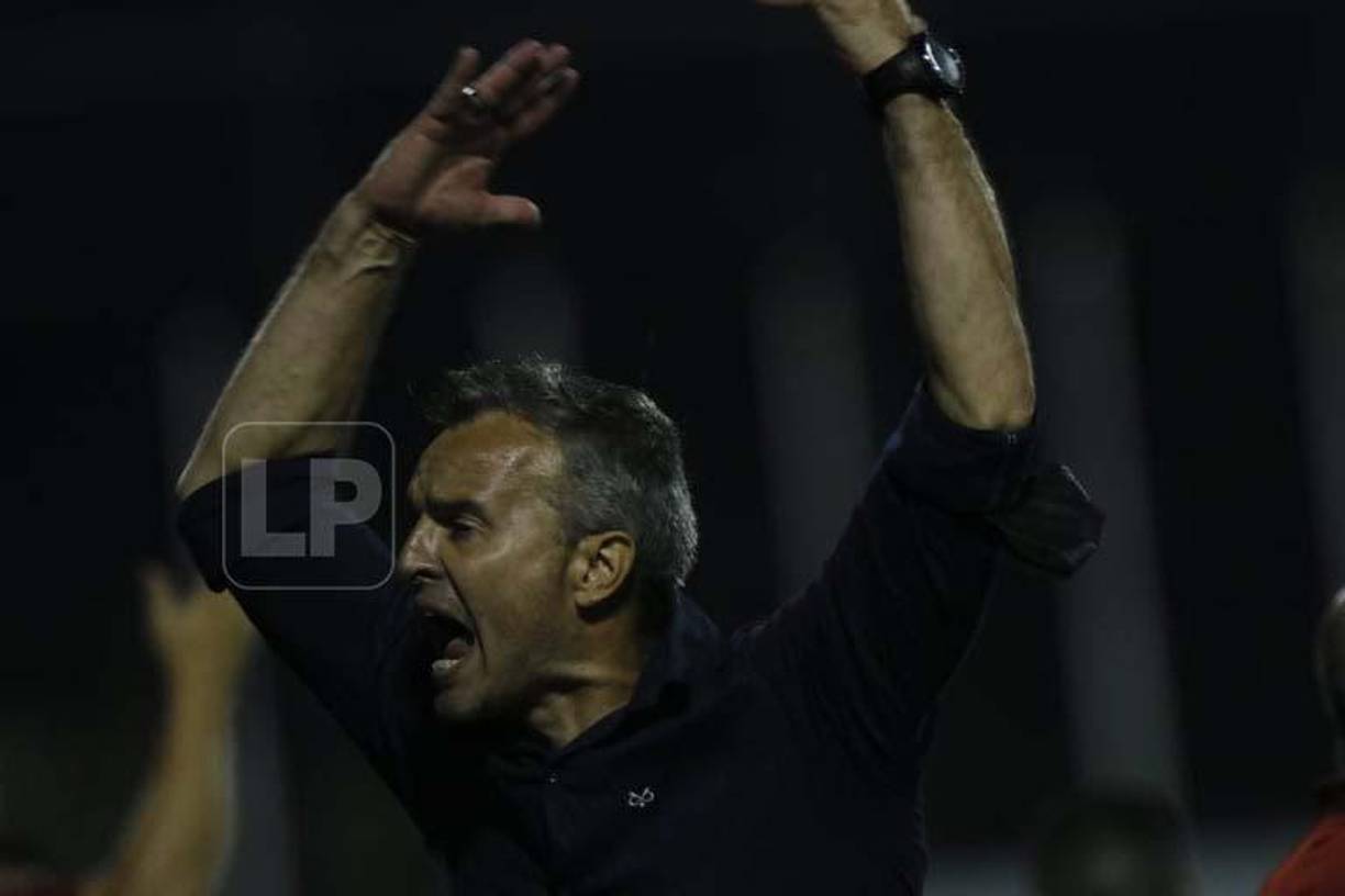 Pablo Lavallén reaccionó con euforia tras rescatar el empate.