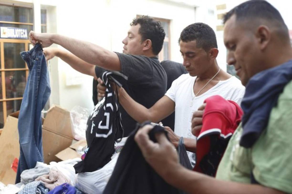 En Ciudad de México la comunidad se volcó para apoyar a los migrantes. Los esperaban con donaciones de ropa y alimentos.