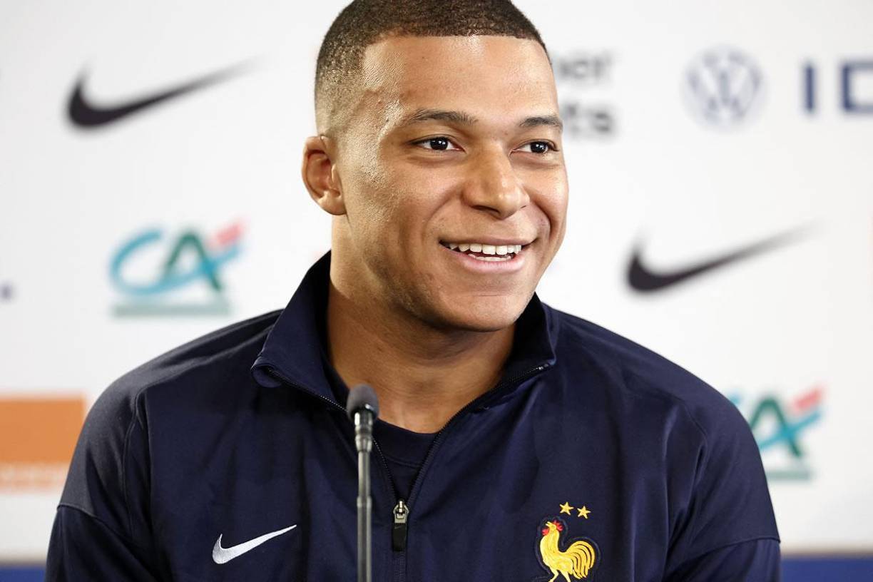 Mucho se ha hablado estos días del fichaje del delantero de Francia por el club blanco, pero también está siendo noticia su vida personal, sus aficiones, su familia... Y ahora en Inglaterra revelan quién es su actual novia.