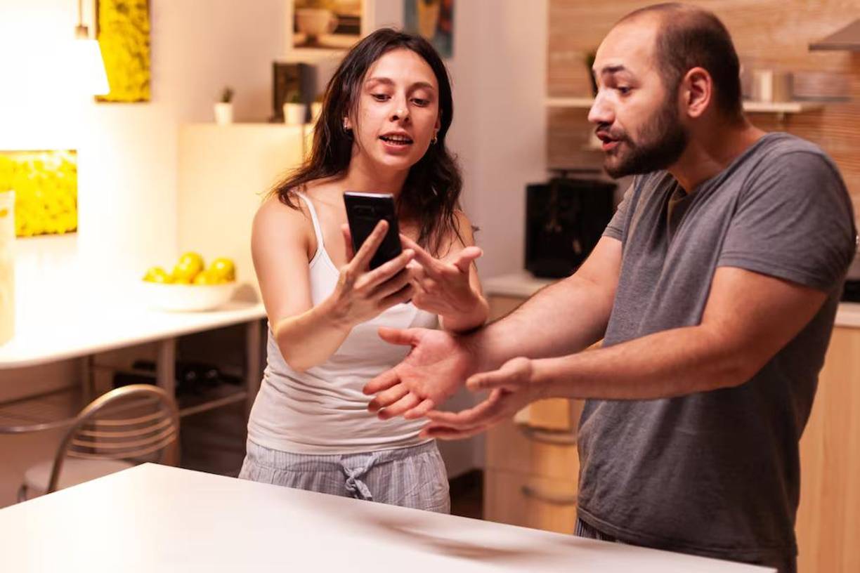 Anthony de Glasgow, miembro de IllicitEncounters y que participó en la encuesta, dijo: “Me di cuenta por primera vez de que estaba ganando peso aproximadamente un año después de mi matrimonio, y a partir de ahí pareció ir en espiral”.