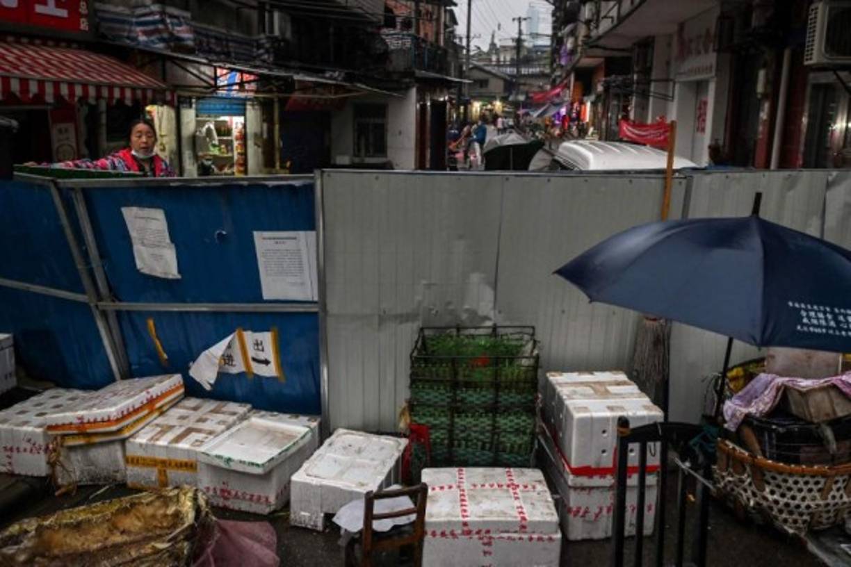 La OMS señaló que los mercados de China podían reiniciar sus actividades pero no debían vender animales silvestres para la preparación de alimentos, y al gobierno le recomendó reforzar las medidas de higiene en ese tipo de establecimientos.