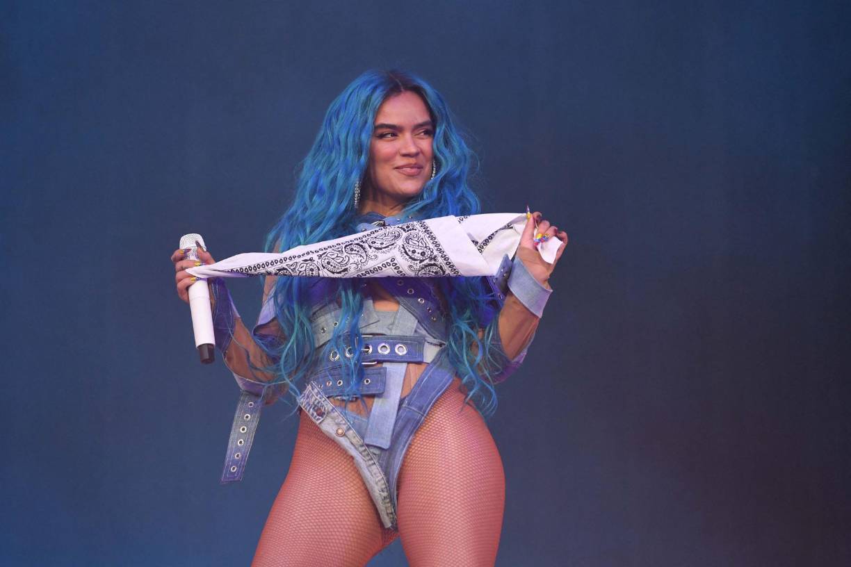 La colombiana Karol G arrasó con nueve galardones.Los principales premios que ganó Karol G en el espectáculo, celebrado en el Coliseo de Puerto Rico en San Juan, fueron Artista del Año, Álbum del Año Artista Femenino por “KG0516” y Video del Año por “El makinon”. La intérprete, ausente en la velada, también logró los premios Top Artista Social, Remix del Año por “Poblado remix”, Colaboración del Año por “Mamiii”, junto a Becky G, Top Canción Crossover por “Don’t be shy”, Top Canción Trap por “No te deseo el mal” y Concierto/Tour del Año por “Bichota Tour”.
