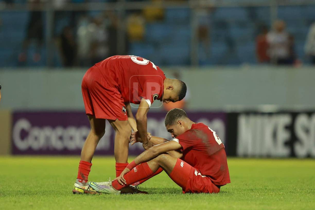 Los jugadores de la Sub-20 de Panamá no pudieron evitar las lágrimas mientras los futbolistas de Honduras festejaron por todo lo alto el haber conseguido el boleto al Mundial de Indonesia.