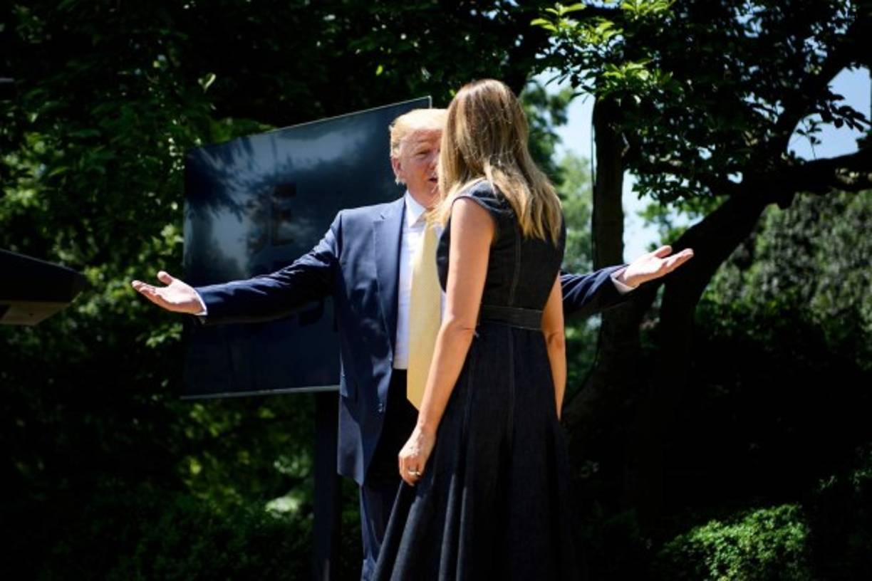 Trump felicitó a Melania durante una ceremonia organizada por la primera dama para celebrar el primer aniversario de su iniciativa.