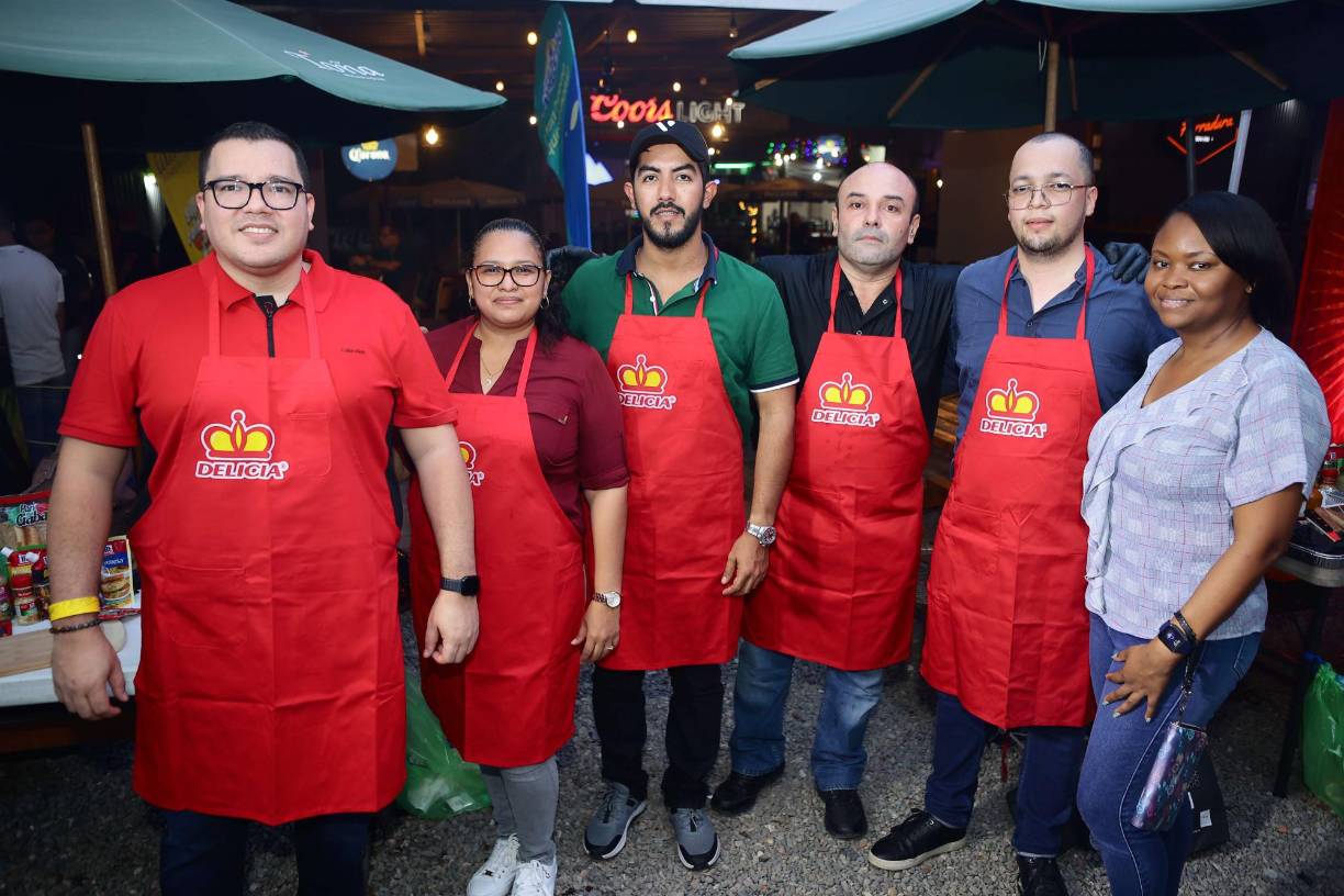 Juan Carlos Paredes, Gabriela Rivera, David Arica, Gerardo Alfaro, Pablo Valladares y Jennifer Colón