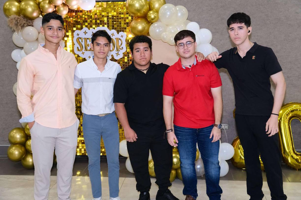 Santiago Pavón, Joseph Ávilez, Diego Guzmán, Jonathan Escalante y Gabriel Zúniga 