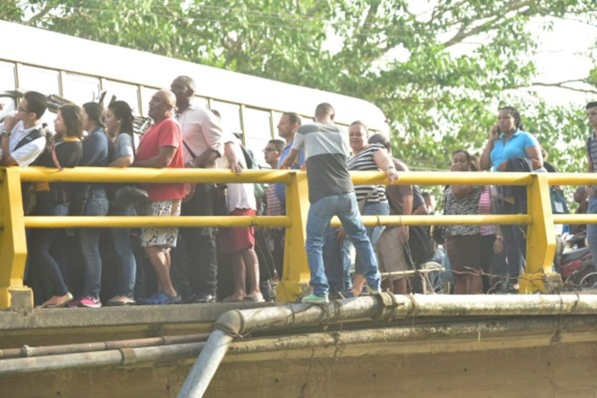 Los pasos peatonales tuvieron más tráfico de personas que de ordinario.