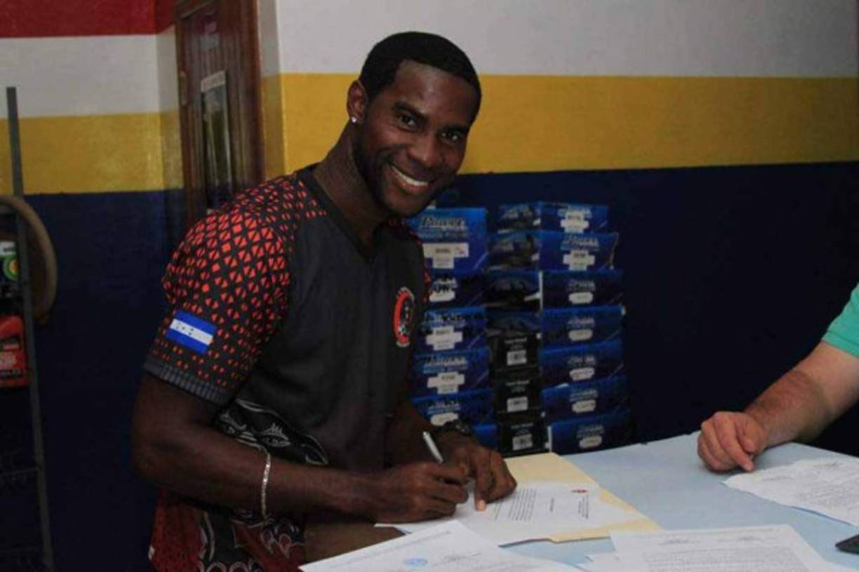 René Chamorro: El defensor firmó contrato con el Independiente de Siguatepeque de la Liga de Ascenso. En su momento formó parte del Motagua.