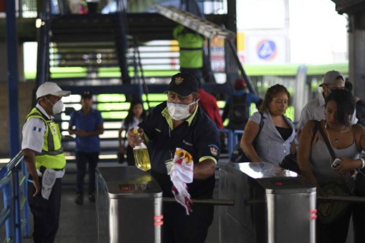 Guatemala: El gobierno de Guatemala restringió este jueves el ingreso de salvadoreños por todas las vías como una medida para evitar el contagio de coronavirus. También se prohibió la entrada de personas que lleguen de Europa, China, Corea e Irán.