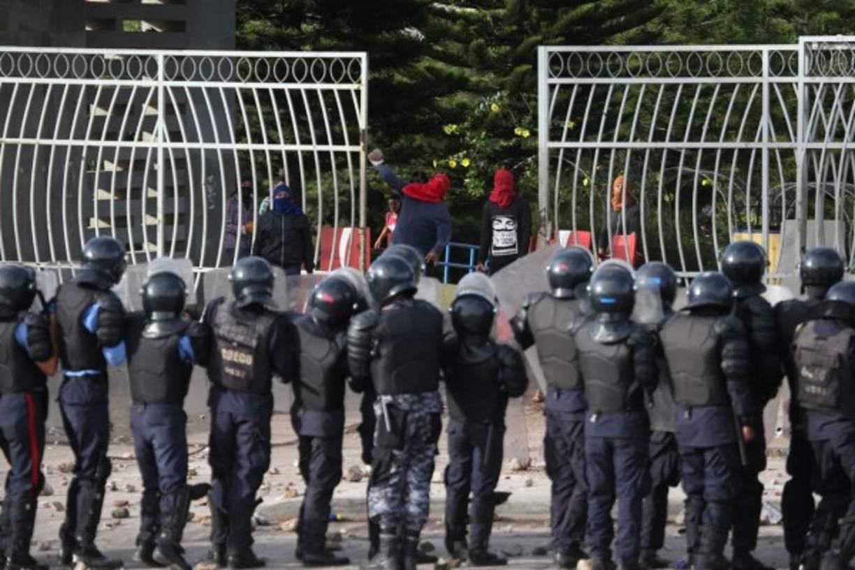 La Policía desalojó el lugar y se armó una batalla campal.