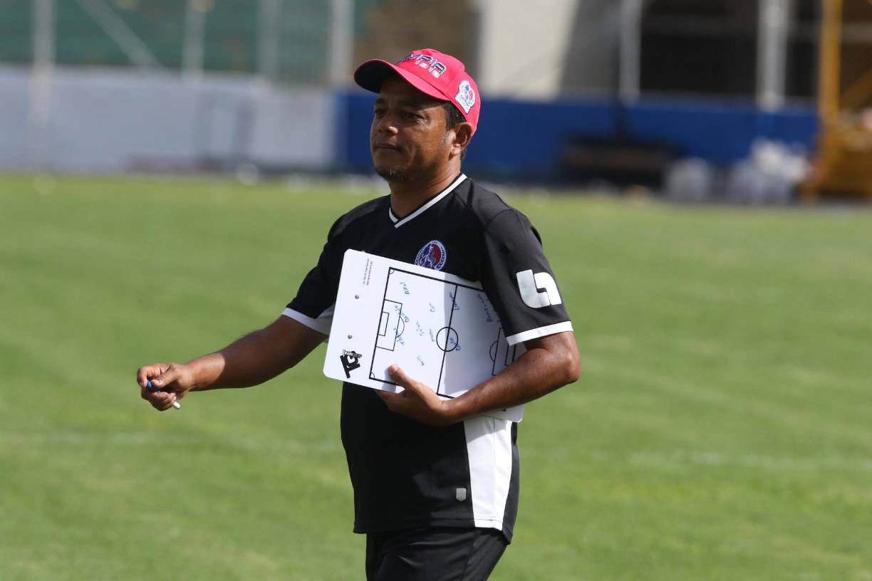 Dani Turcios no se desligó del fútbol y siguió ligado muy de cerca a su amado Olimpia, siendo una de las mentes que pulen a los jóvenes talentos melenudos desde las inferiores.