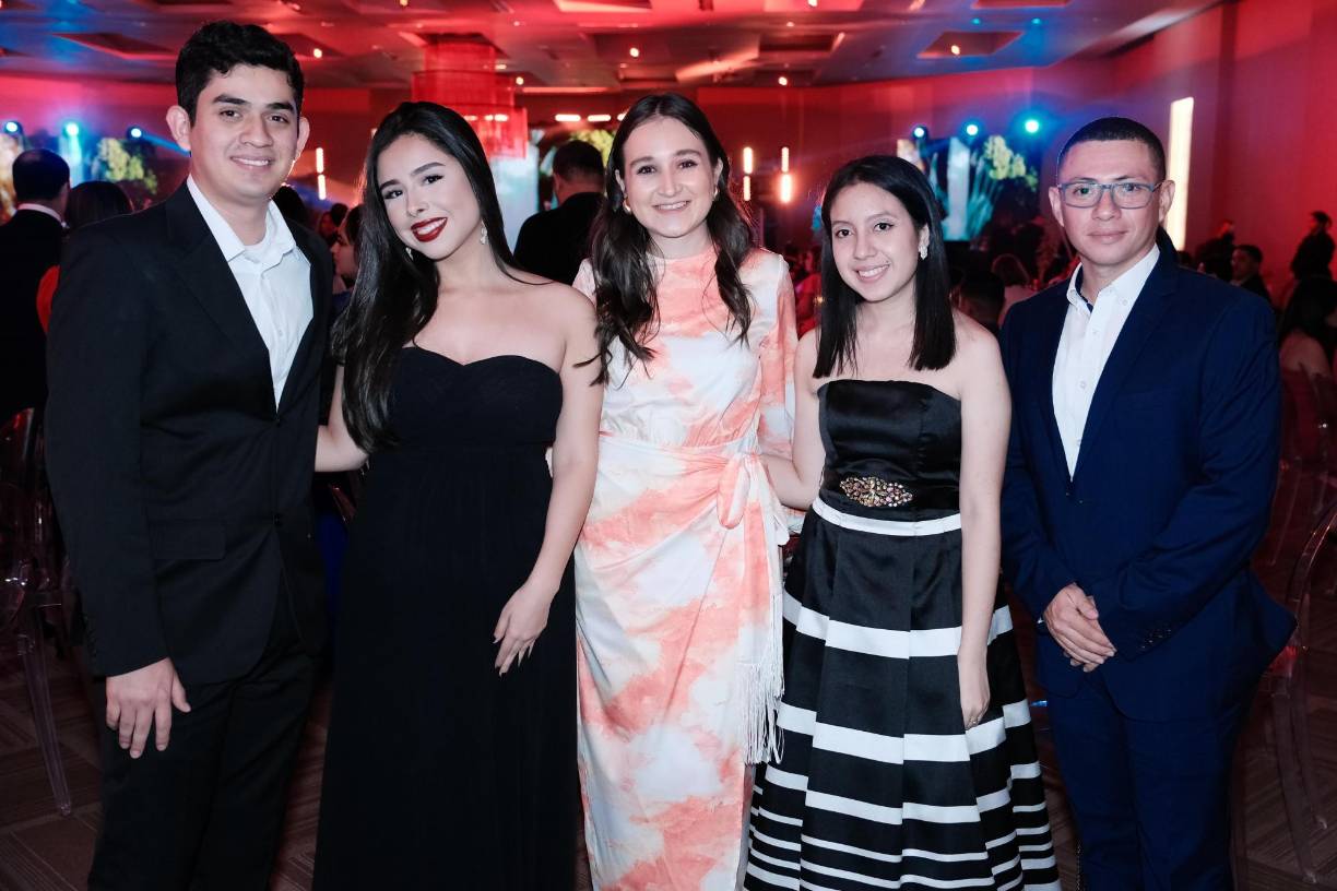 Sergio Torres, Ivonne Rivas, Mariana Cáceres, Ángeles Rubio y Gerson Velásquez