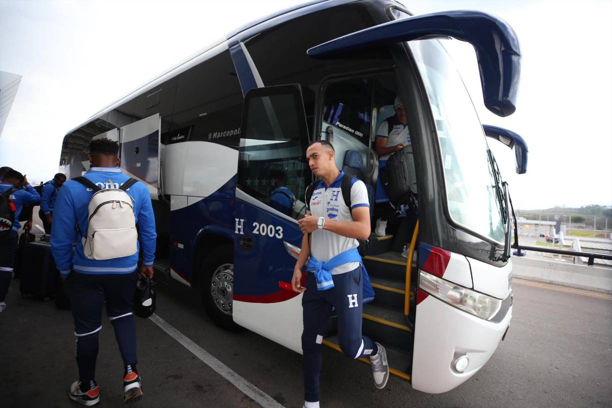 Los jugadores arribaron al aeropuerto desde horas de la mañana, para más tarde tomar el vuelo rumbo a Estados Unidos.