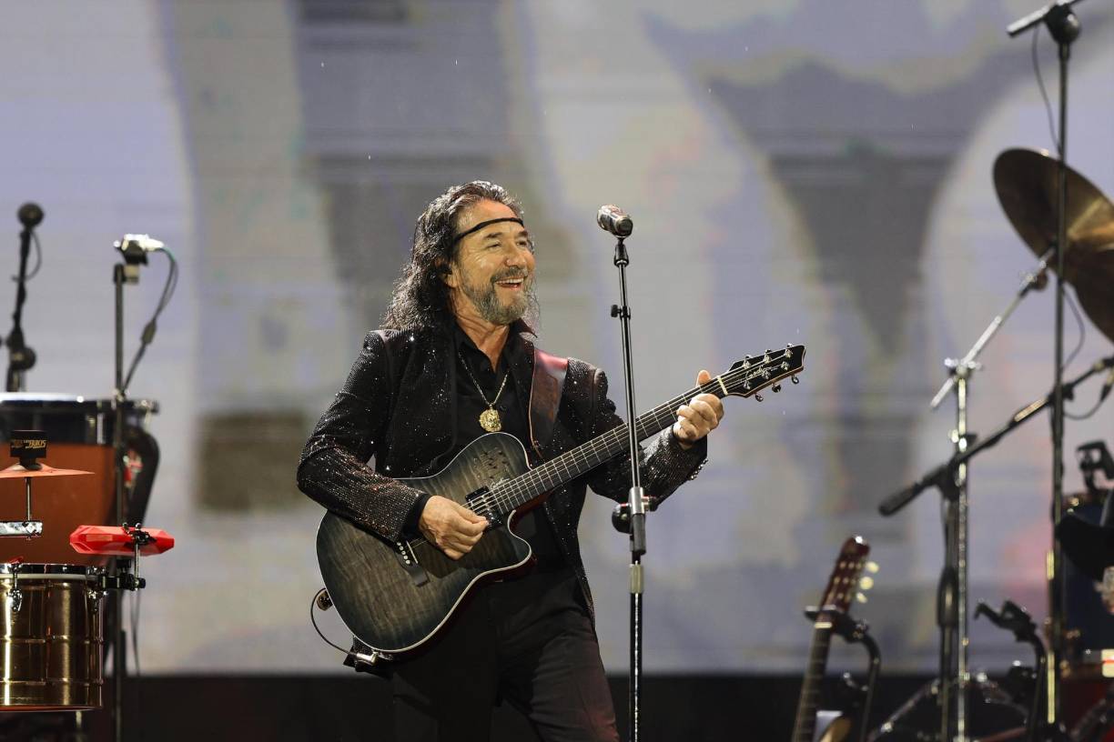 Marco Antonio Solís, vocalista principal de Los Bukis, deleitó con su talento y carisma.