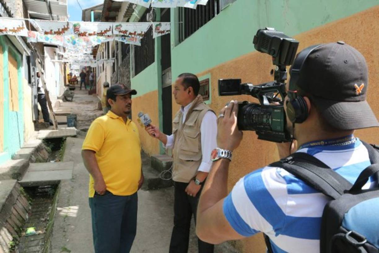 Los medios de comunicación del país le dan seguimiento a la noticia. La alarma aumenta porque pasan las 24 horas.
