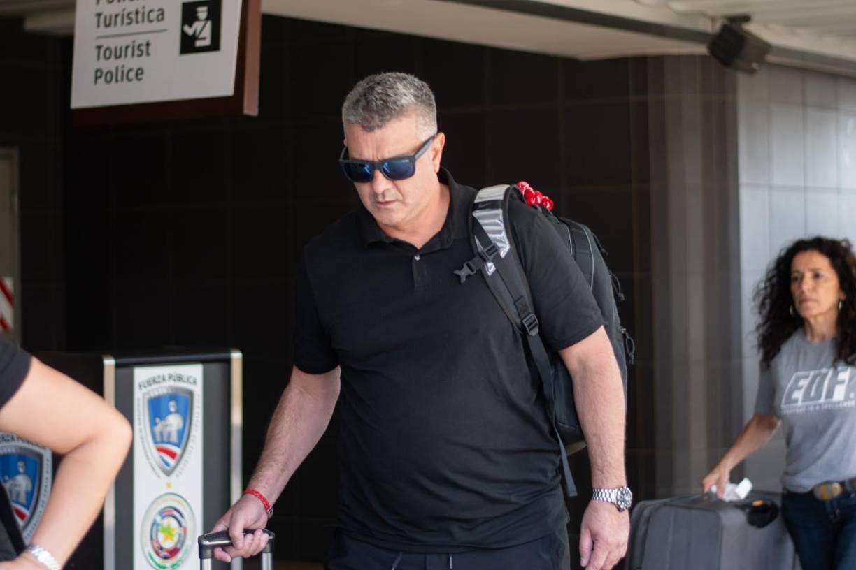 Diego Vázquez, el exentrenador de la Selección Nacional y del Motagua ya se encuentra en Costa Rica y este miércoles fue presentado como nuevo técnico del Puntarenas. 