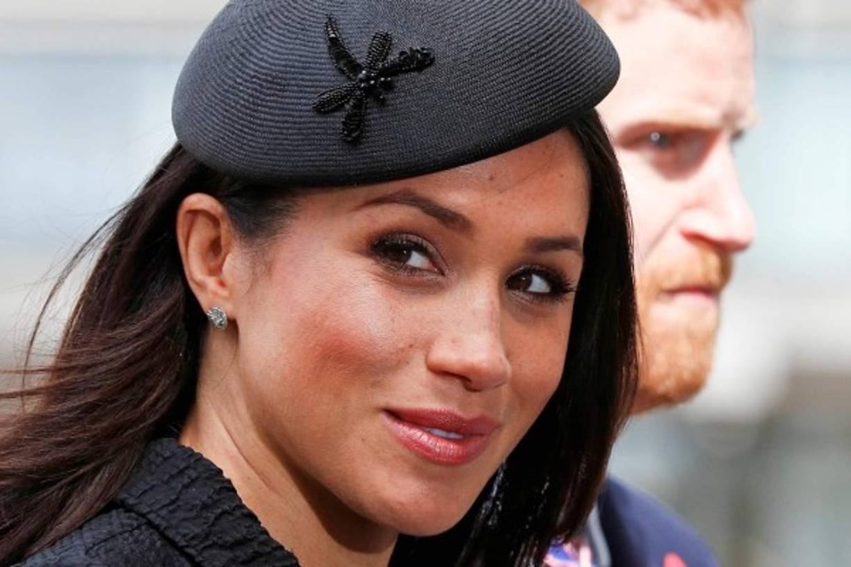 Consejos a la prometida<br/>La revista The Weekly Standard ha publicado una serie de consejos para la buena integración de Markle en su nueva familia y país: 'bebe ginebra', 'maldice al terrible equipo de fútbol de Inglaterra', y 'conserva tu acento' porque 'amamos a los estadounidenses'.