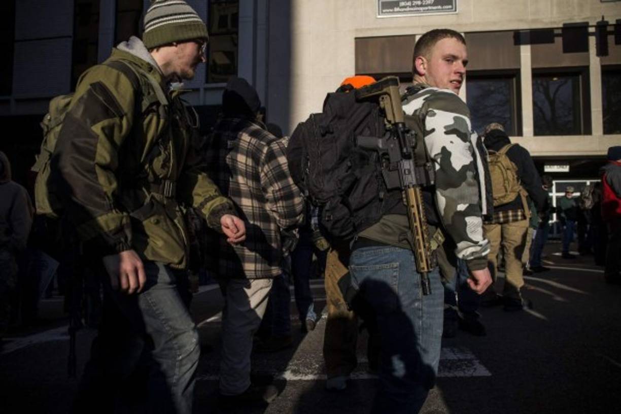 Pero el estado, que linda con Washington, pasó en noviembre a manos demócratas, que prometieron abordar lo que consideraban como una laxitud en torno a las leyes sobre armas de fuego, particularmente después de un tiroteo en mayo de 2019 en Virginia Beach que dejó 12 muertos.