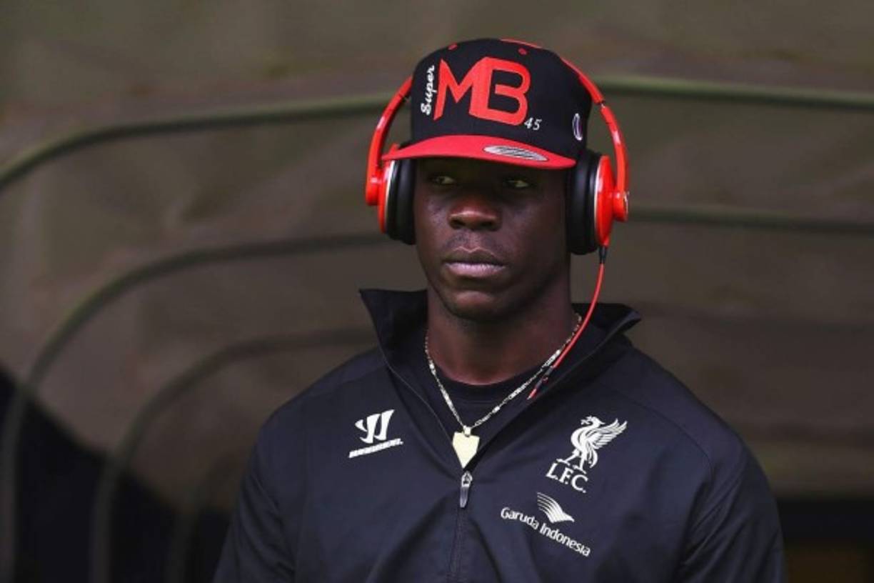 ¿Resurgirá Balotelli? 'Supermario' podría volver a Italia para defender la camiseta de la Lazio según informa Il Messaggero. El Liverpool quiere darle salida al jugador pero todavía no se concreta nada con ningún equipo. Desde Inglaterra apuntan al Wolverhampton de la Championship también.