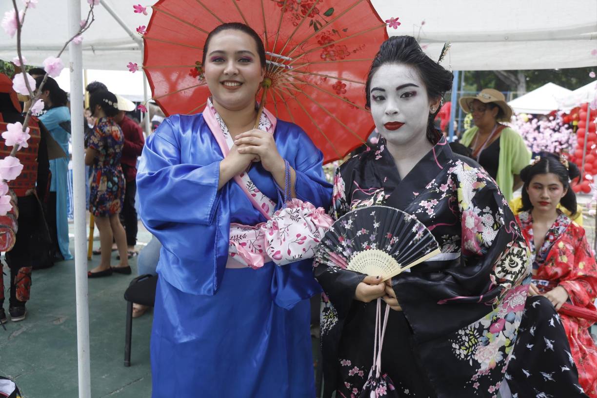 Iris Cerrato y Gissell Pineda