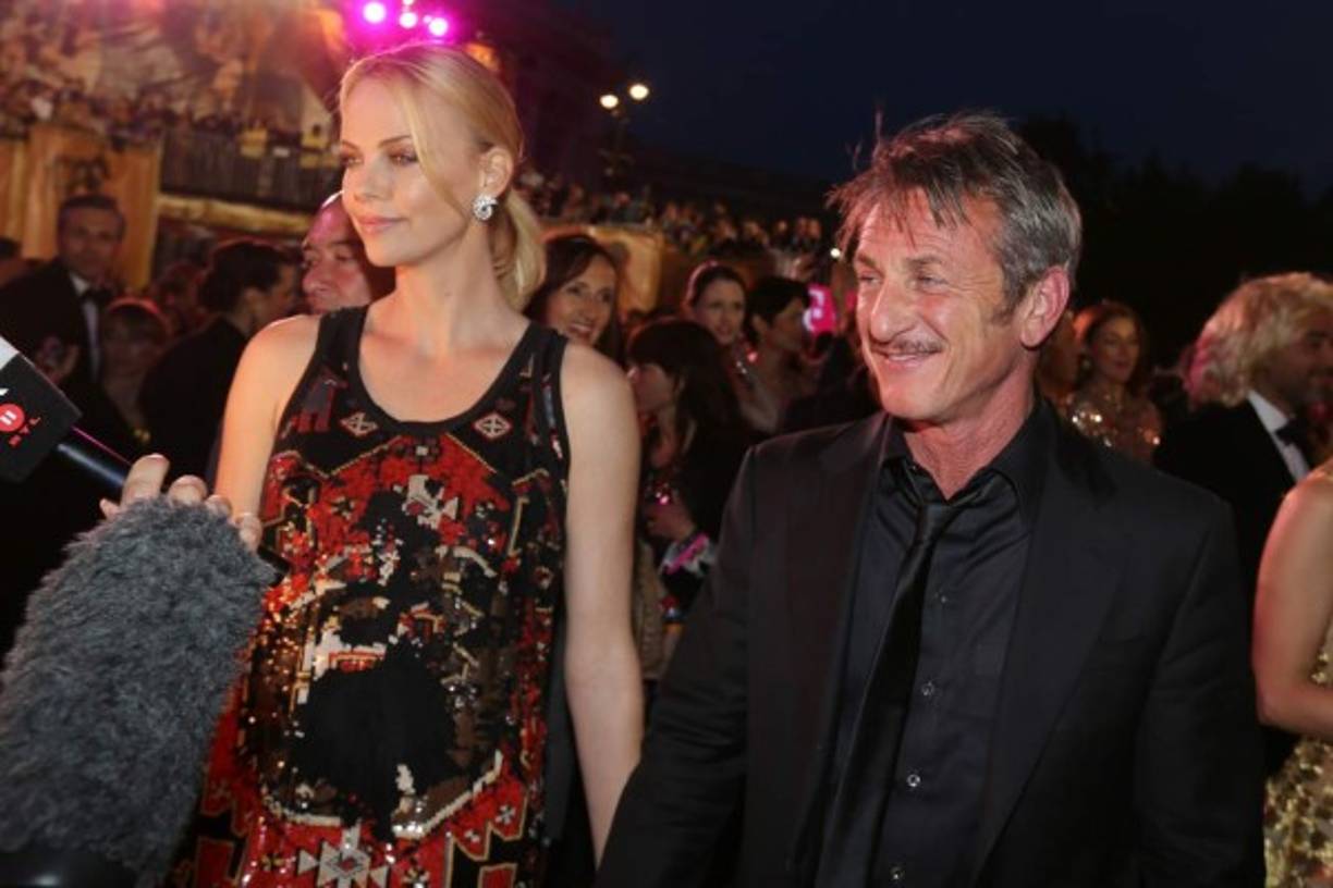 Sean Penn terminó su relación en mayo del 2015 con la actriz Charlize Theron.