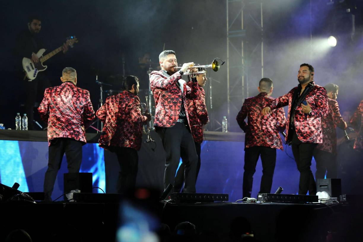 Otros éxitos como “La casita”, “Hábleme de ti”, “Me vas a extrañar”, “Por mí no te detengas” y “Mejor me alejo” dieron continuidad a la jornada, que rindió tributo al género regional mexicano.