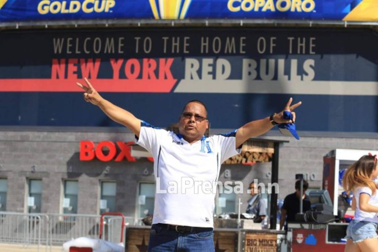 Los hondureños portaron orgullosamente la camiseta para mostrar su apoyo durante el juego de la Copa de Oro.