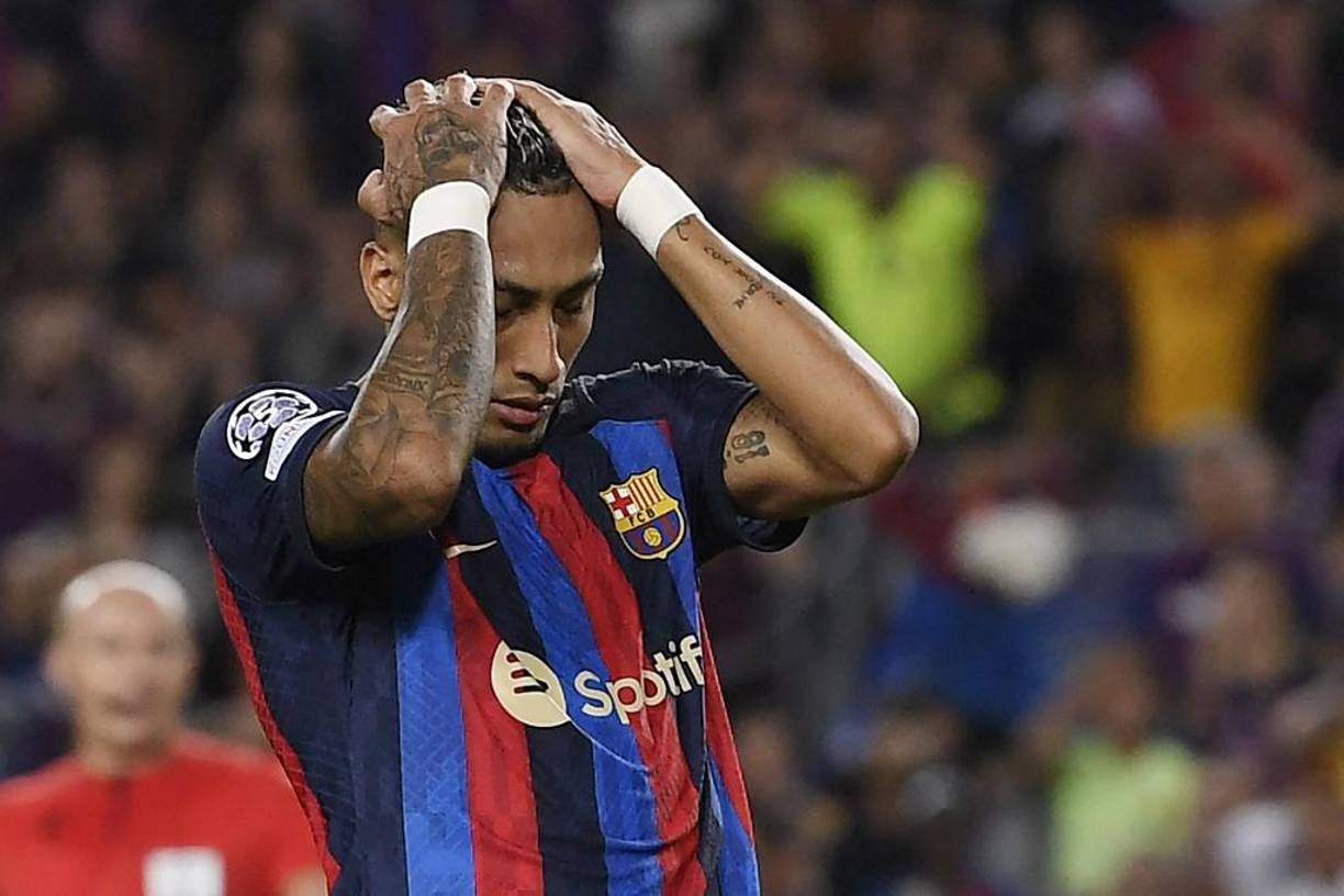 La decepción era evidente en cada uno de los jugadores del Barcelona. Raphinha y su reacción tras ver lo que estaba ocurriendo en el Camp Nou.