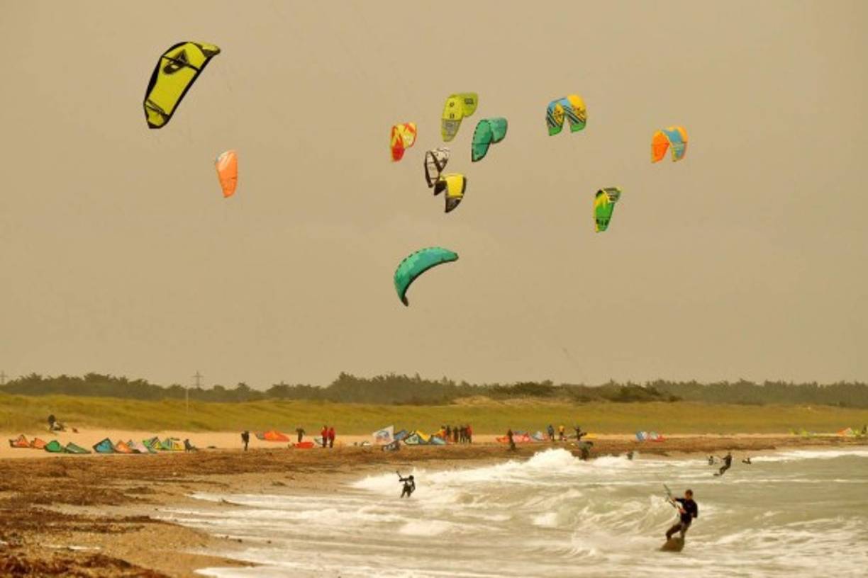 La OMM recordó que ha quedado confirmado que los fuertes vientos y las altas temperaturas vinculadas a este fenómeno meteorológico han contribuido a la multiplicación de los incendios forestales en el norte de Portugal y de España.