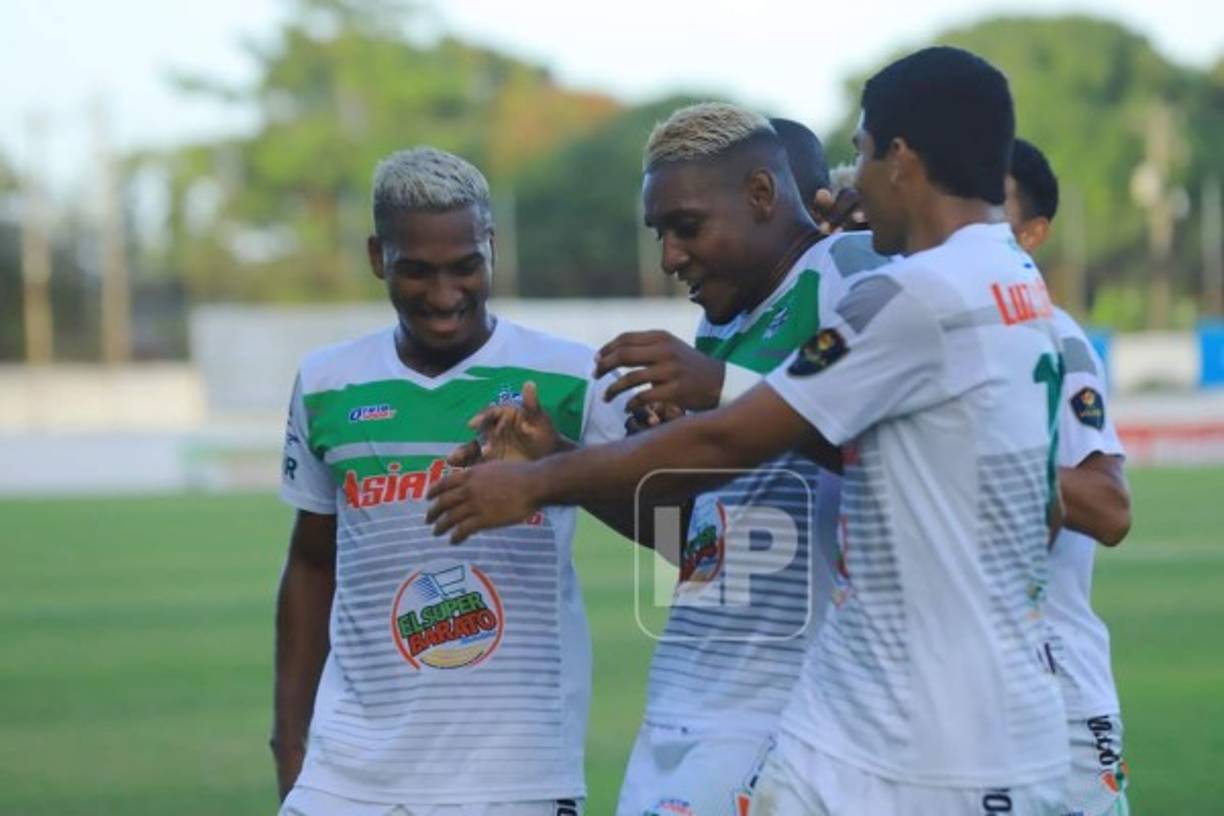 Yerson Gutiérrez marcó un doblete al Marathón y lo celebró con bailecito junto a sus compañeros.