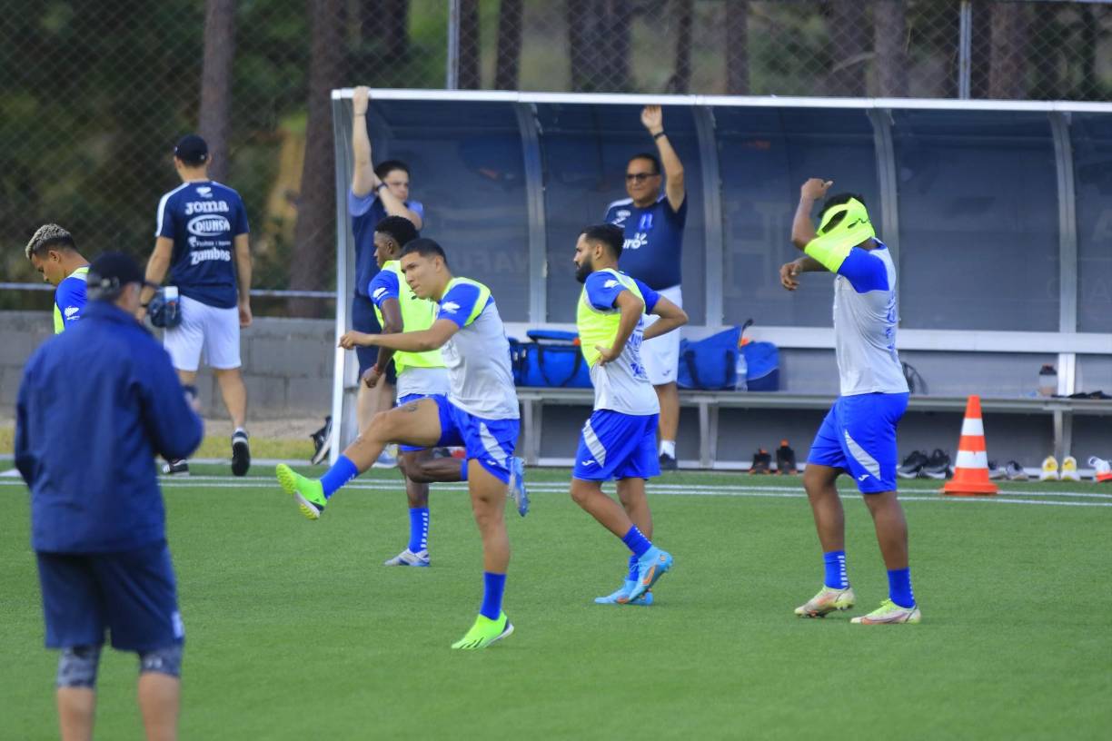 El ambiente fue bastante agradable en la cancha Chelato Ucles, complejo que a diferencia de la última visita en el primer semestre del 2022 ya tiene sus camerinos de local y visita totalmente equipados. 