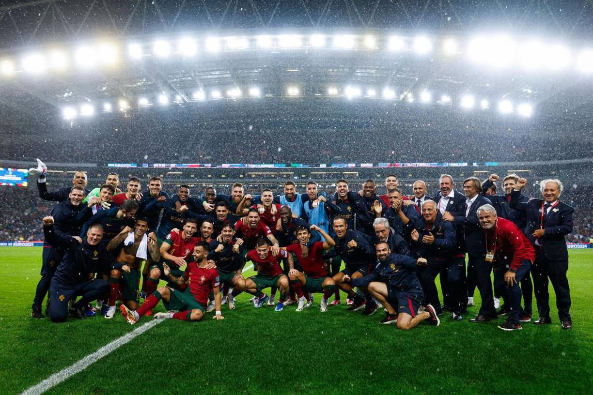 Así celebraron los jugadores y el cuerpo técnico de Portugal la clasificación a la Eurocopa 2024.
