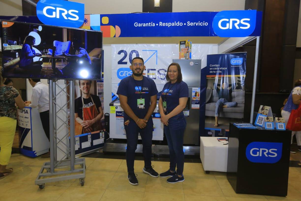Los representantes de la marca hondureña GRS, copatrocinador del evento.