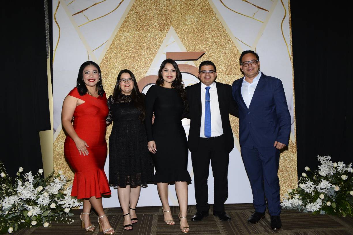 Keren Rosales, Megan Butler, Nicolle Estrada, Rely Maradiaga y Melvin Peña