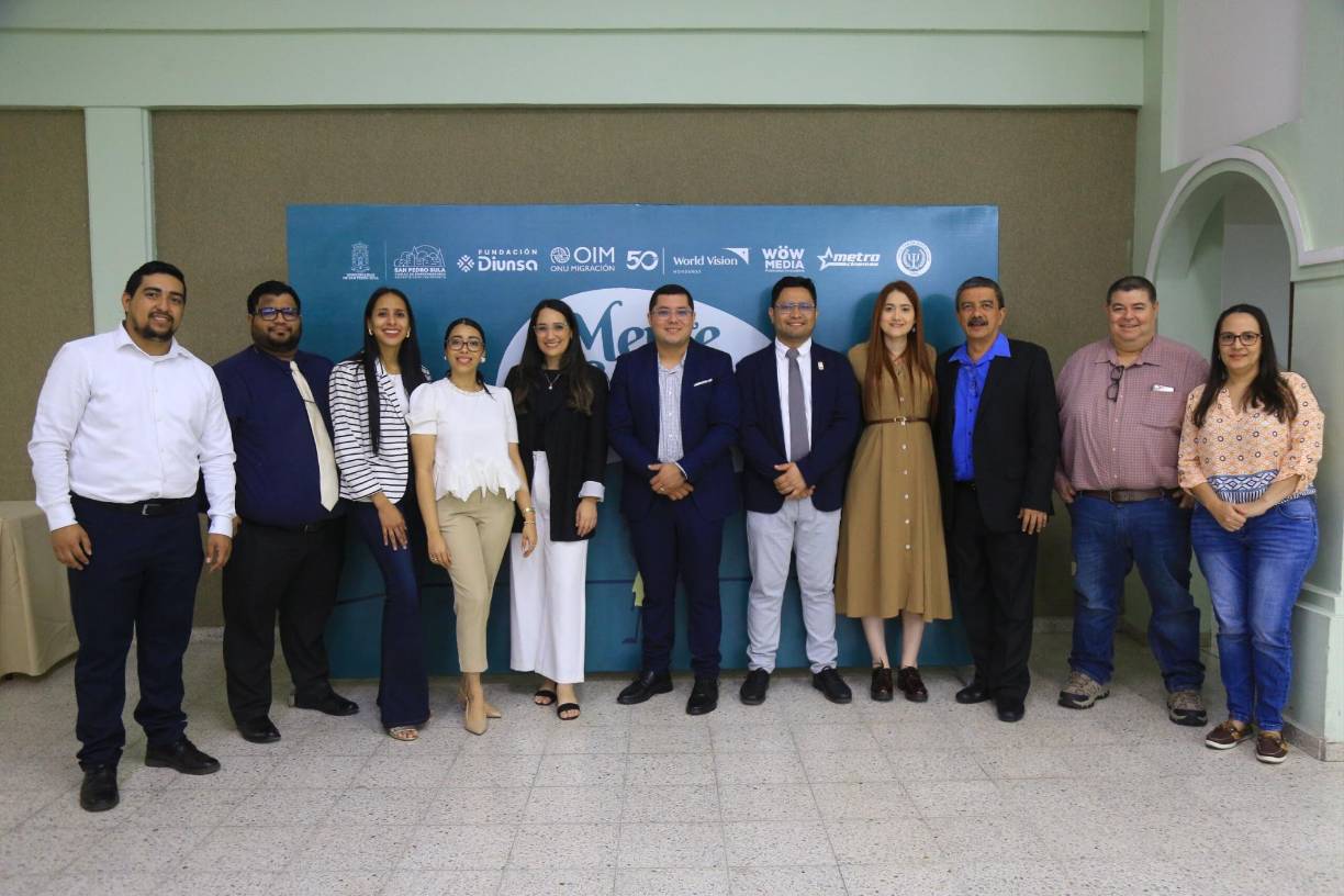 Expositores del Taller Mente Sana y directivos del Colegio de Psicólogos de Honduras (Capítulo de Cortés), junto a representantes de Diario La Prensa. 