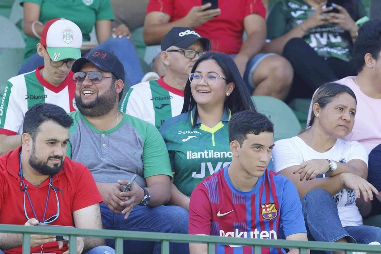 La afición del Marathón asistió al Yankel para apoyar a su equipo y disfrutar de una tarde de fútbol.