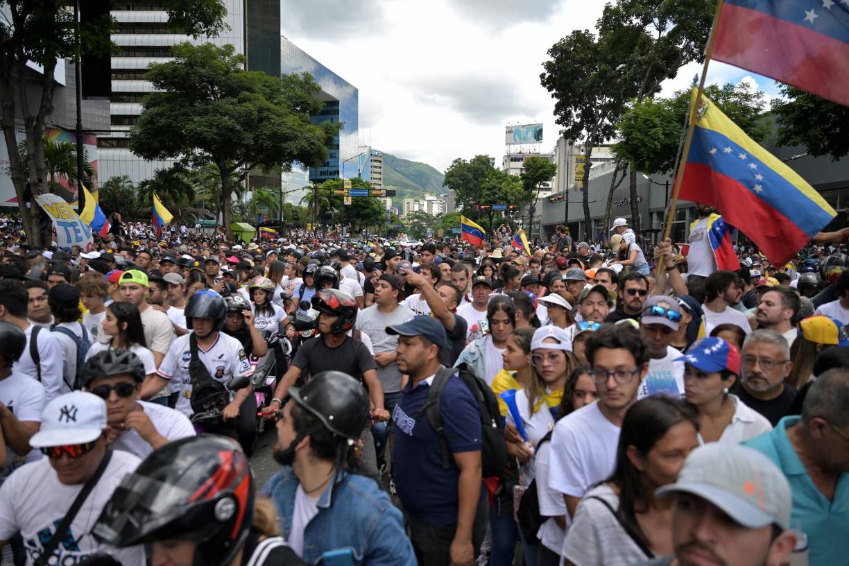 La actividad es la primera organizada que se produce a gran escala luego de que el lunes se registraran numerosas protestas en varias regiones del país en rechazo al resultado electoral brindado por el CNE, con el 80 % del escrutinio y sin mostrar las actas de totalización.