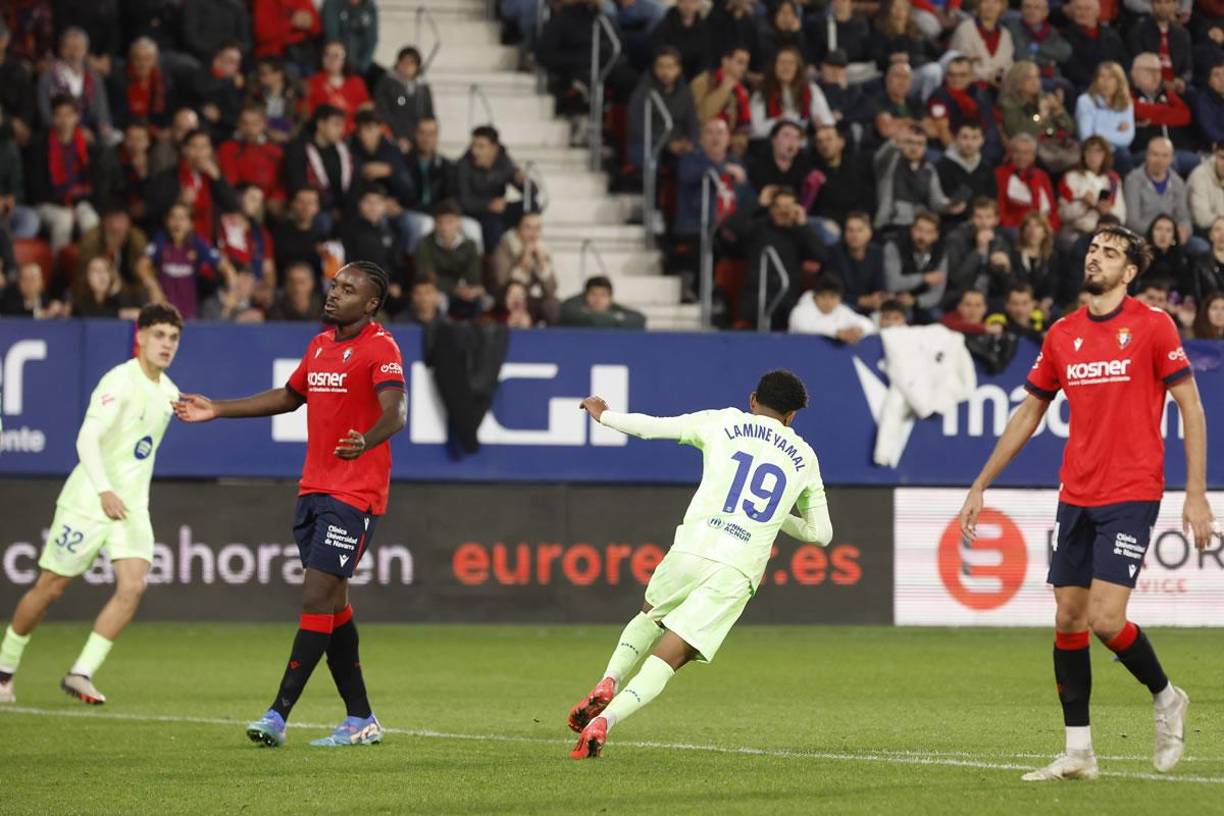Lamine Yamal corriendo a celebrar su golazo que significó el 4-2 del partido.