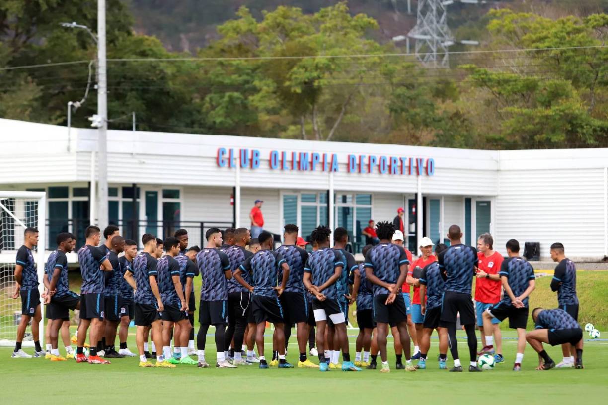 El Olimpia comenzó su pretemporada en el 2023 con miras a la temporada. El campeón de Honduras y de Concacaf recibió la mañana de este martes la visita de dos personajes.