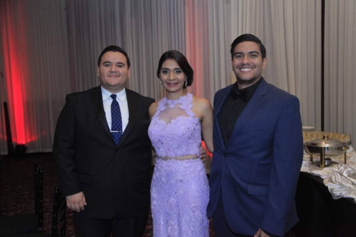 Gustavo Ochoa, Brenda Pleytez y Allan Vásquez.