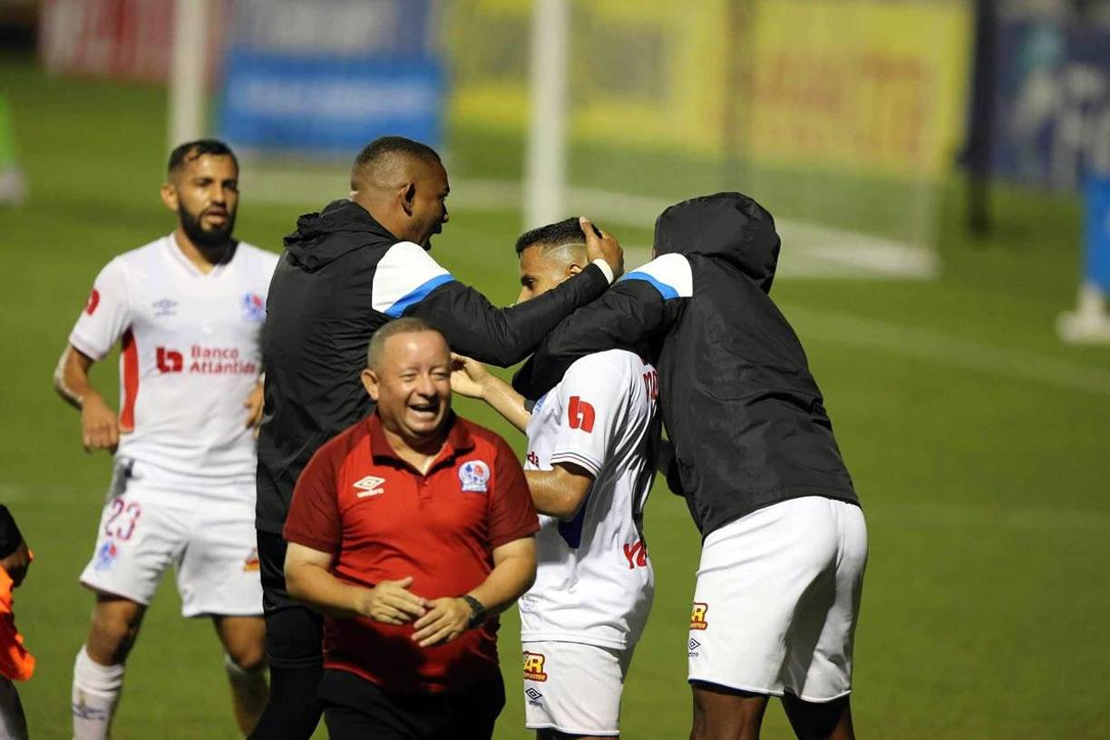 La felicidad de Marvin ‘Chelito‘ Martínez y los jugadores del Olimpia celebrando el empate 1-1 ante Marathón.