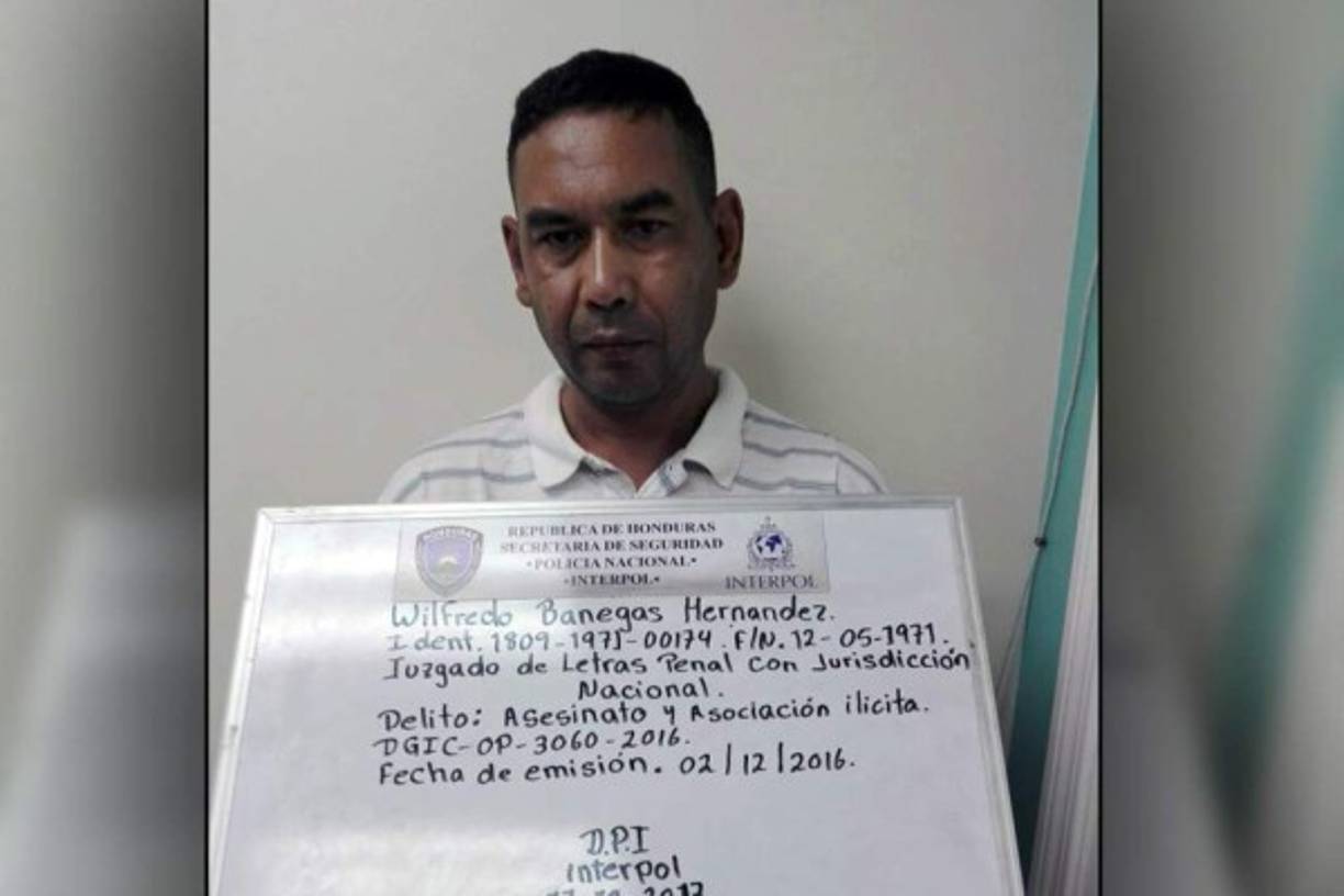Agentes de la Dirección Policial de Investigaciones (DPI) y la Organización Internacional de Policía Criminal (Interpol) realizaron la captura en el aeropuerto de San Pedro Sula de uno de los cómplices del alcalde de Sulaco, José Adalid Gonzáles, acusado del delito de asesinato y asociación ilícita. Se trata de Wilfredo Banegas Hernández (46), quien tiene una orden de captura pendiente desde el 2 de diciembre de 2016.