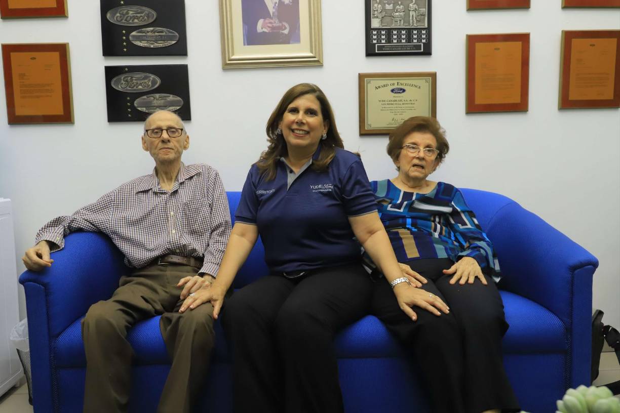 Miguel, María y Carmen Canahuati