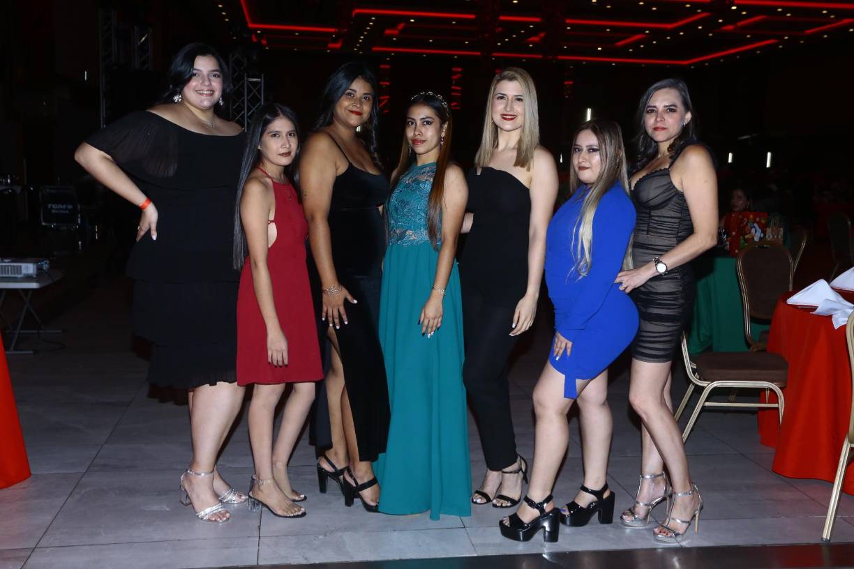 Mónica Coello, Estefany Dominguez, Alejandra Cálix, Gabriela Rivera, Melissa Castellanos, Yadira Domínguez y Rosibel Vásquez