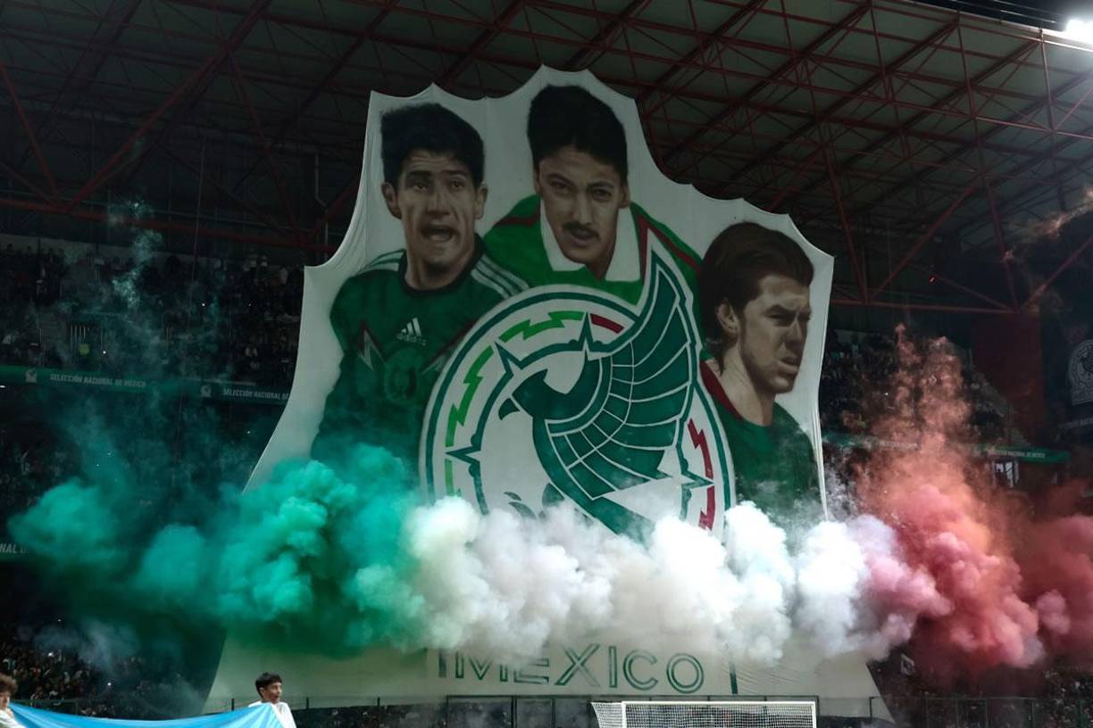 Con este tifo recibió la afición mexicana a su selección en el partido contra Honduras.