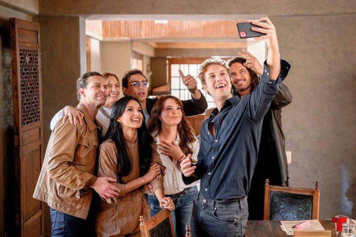 El resto del elenco también ya se encuentra grabando sus escenas. 