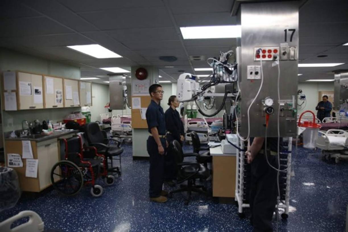 En cada misión que ha realizado el buque hospital los voluntarios han sido claves y en Honduras no ha sido la excepción, ya que estos acompañan a los especialistas para traducir a los pacientes las indicaciones que dan los médicos.