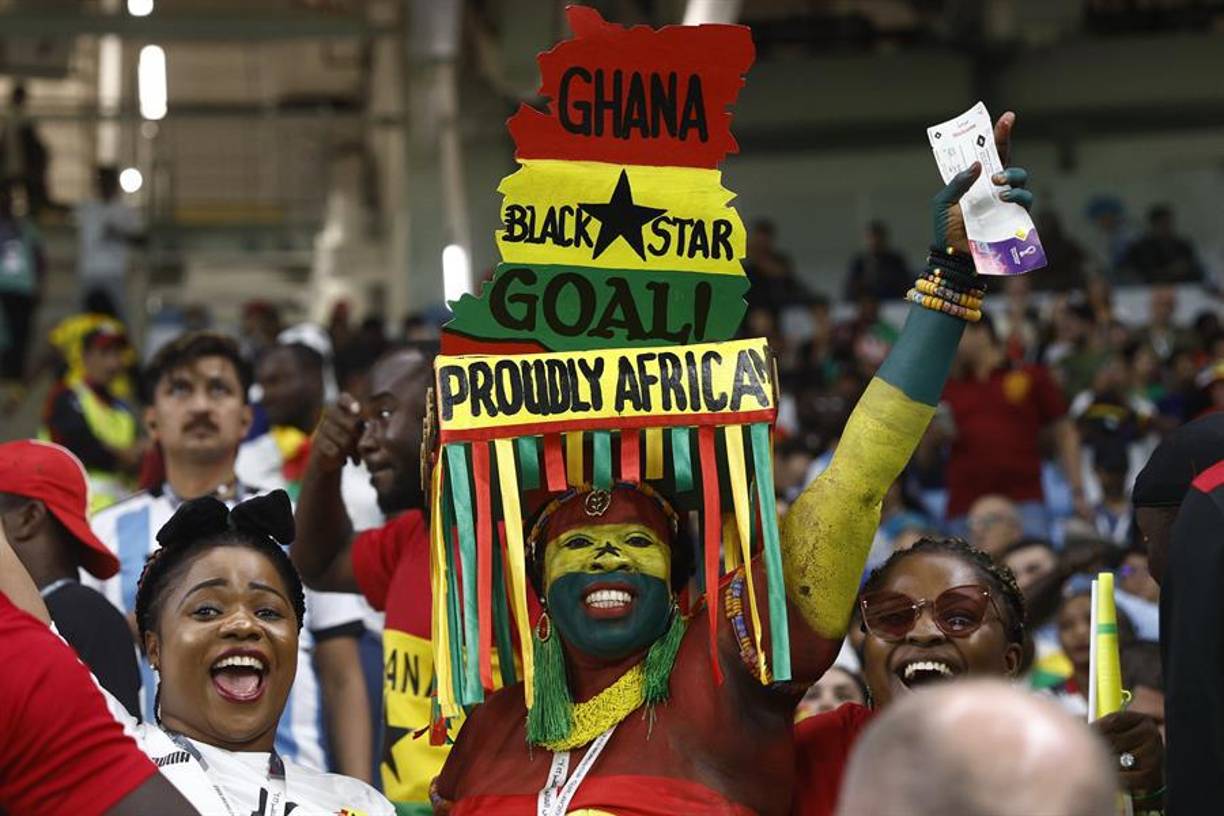 Pero, este vestuario del aficionado de Ghana se robó la atención de los presentes.